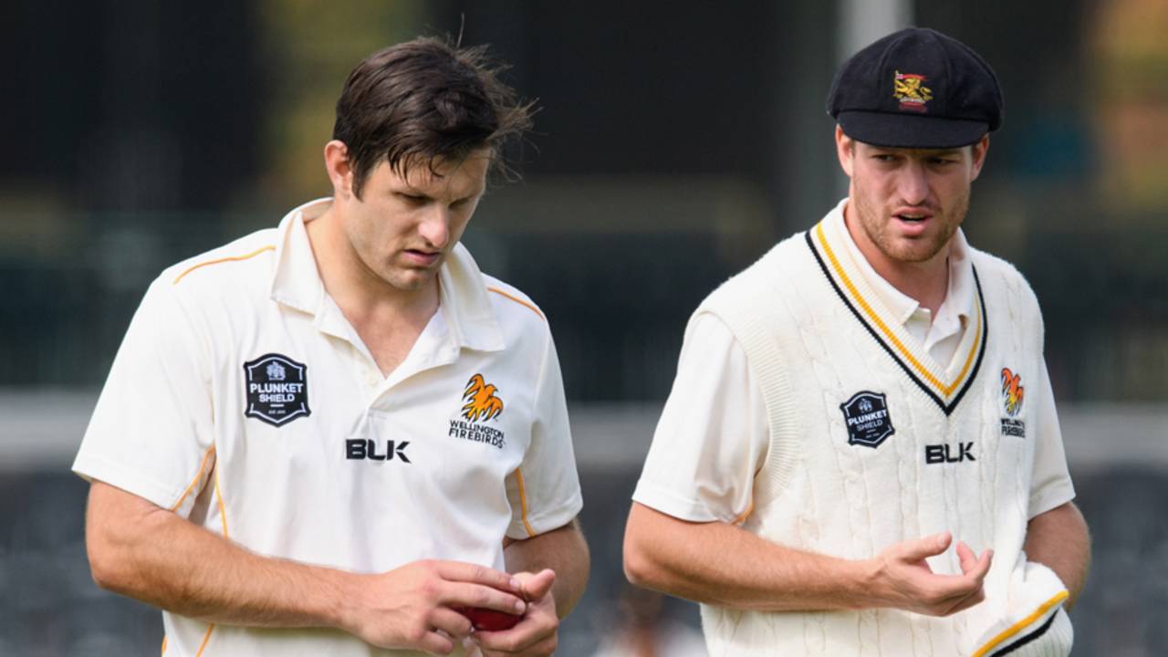 Hamish Bennett and Ian McPeake have a chat, Canterbury v Wellington, Plunket Shield, 2nd day, Christchurch, March 30, 2017
