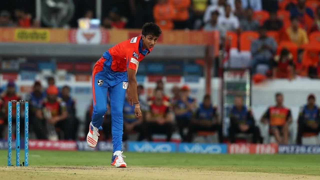 Tejas Baroka in action on IPL debut, Sunrisers Hyderabad v Gujarat Lions, IPL, Hyderabad, April 9, 2017
