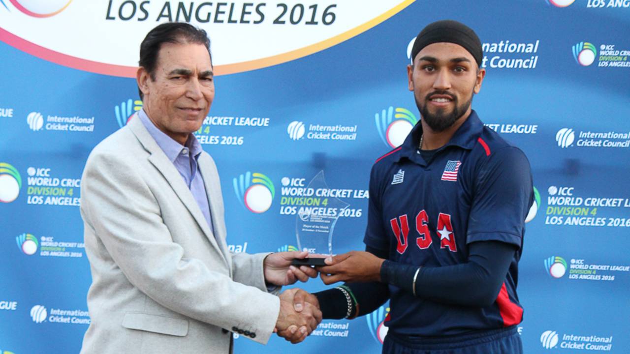 Jessy Singh receives his Man of the Final award, USA v Oman, ICC World Cricket League Division Four Final, Los Angeles, November 5, 2016