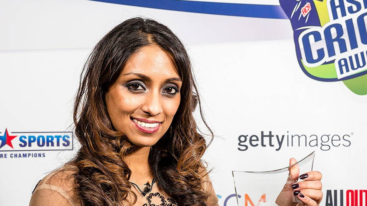 Isa Guha at the Asian Cricket Awards, October 7, 2014