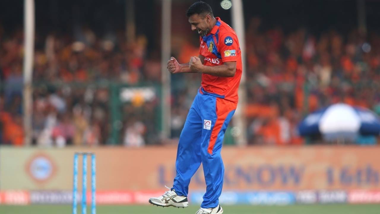 Praveen Kumar took two crucial wickets at the top, Gujarat Lions v Sunrisers Hyderabad, IPL 2017, Kanpur, May 13, 2017