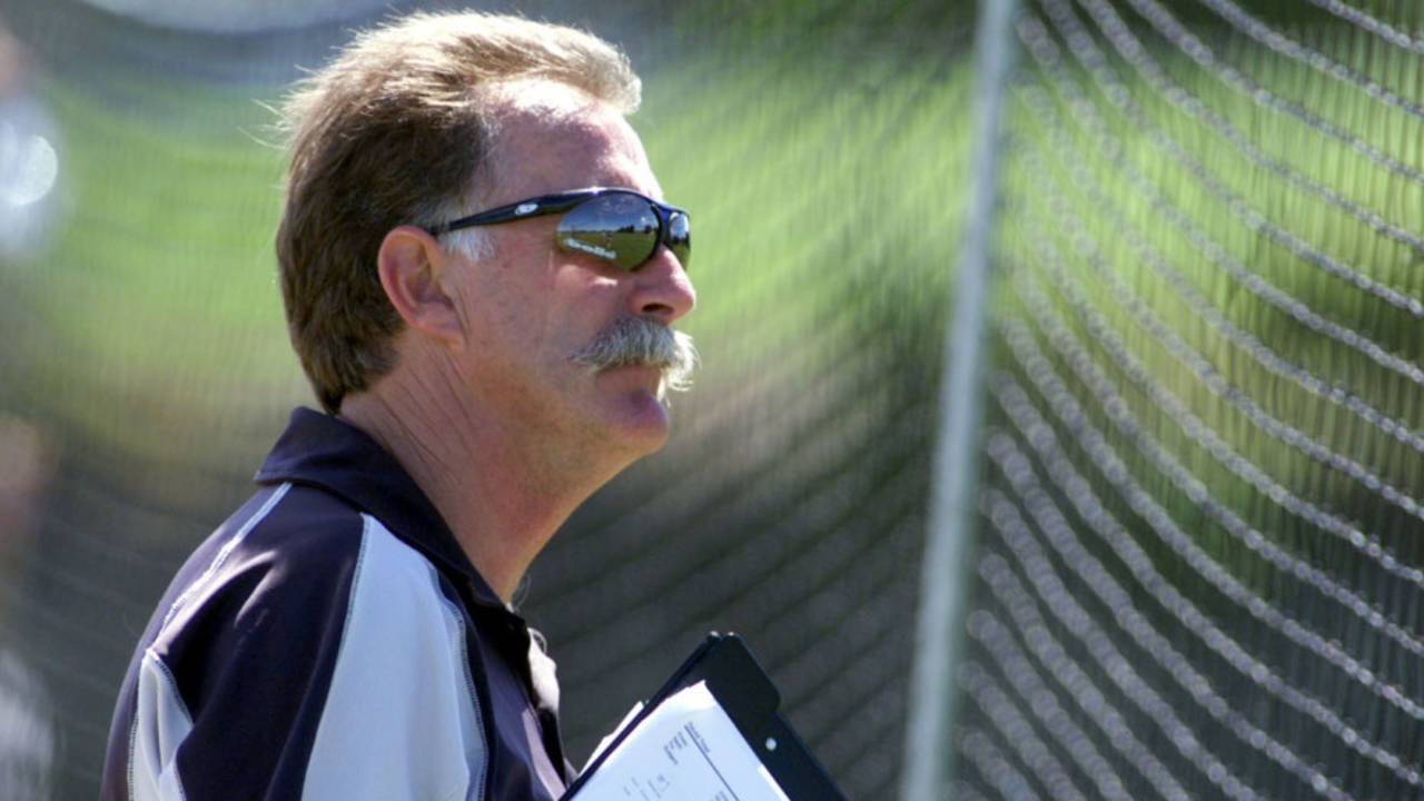 David Trist oversees New Zealand's net session, Auckland, February 15, 2001