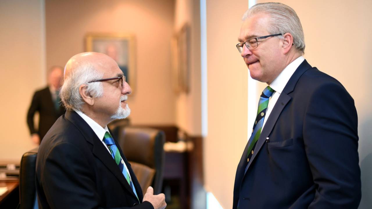 Imran Khawaja (left) chats with Cricket Ireland chairman Ross McCollom, Dubai, February 4, 2017
