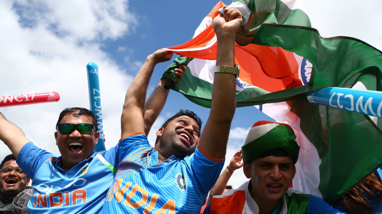 Indian fans rejoice after Pakistan lost three early wickets, India v Pakistan, Women's World Cup 2017, Derby, July 2, 2017