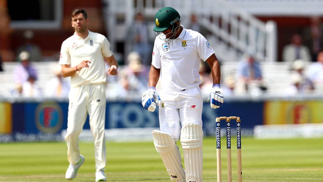 Vernon Philander took a painful blow on the hand, England v South Africa, 1st Investec Test, Lord's, 3rd day, July 8, 2017