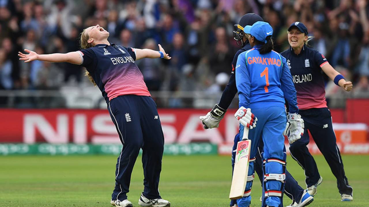 Anya Shrubsole takes the wicket to win the World Cup, England v India, Women's World Cup final, Lord's, July 23, 2017