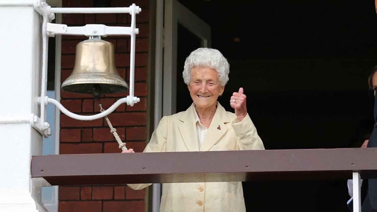 Eileen Ash rings the bell before the match&nbsp;&nbsp;&bull;&nbsp;&nbsp;Getty Images