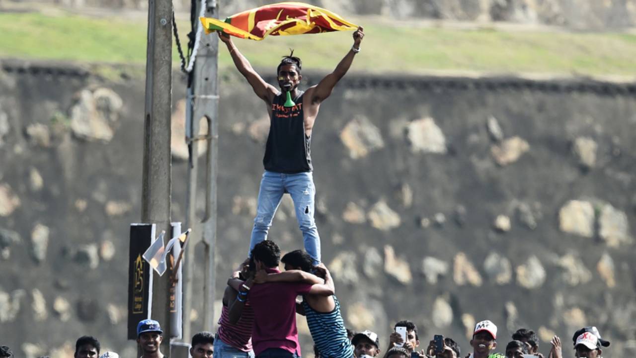 Sri Lankan fans build a pyramid, Sri Lanka v Zimbabwe, 2nd ODI, Galle, July 2, 2017