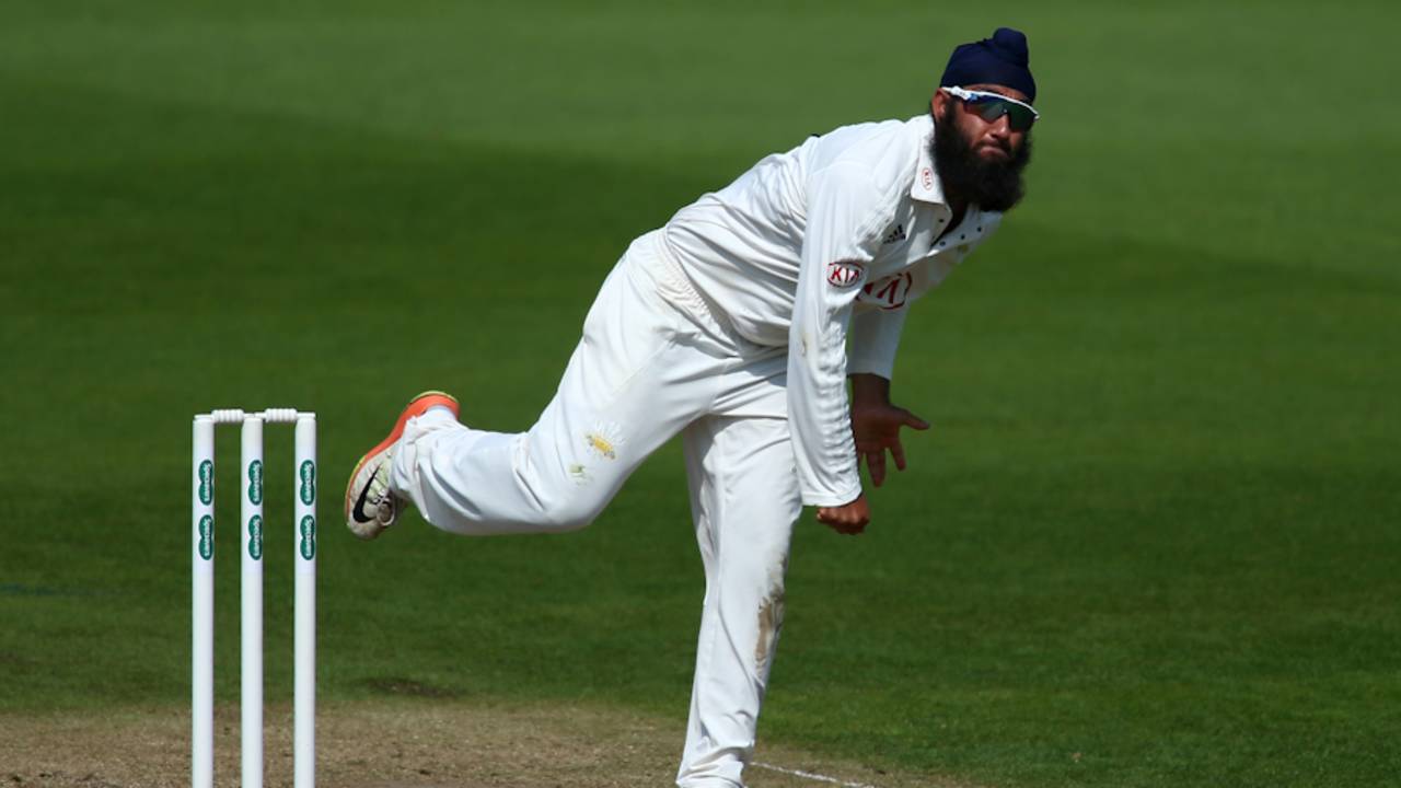 Amar Virdi bowls, Surrey v Middlesex, Specsavers County Championship, Division One, Kia Oval, August 28, 2017