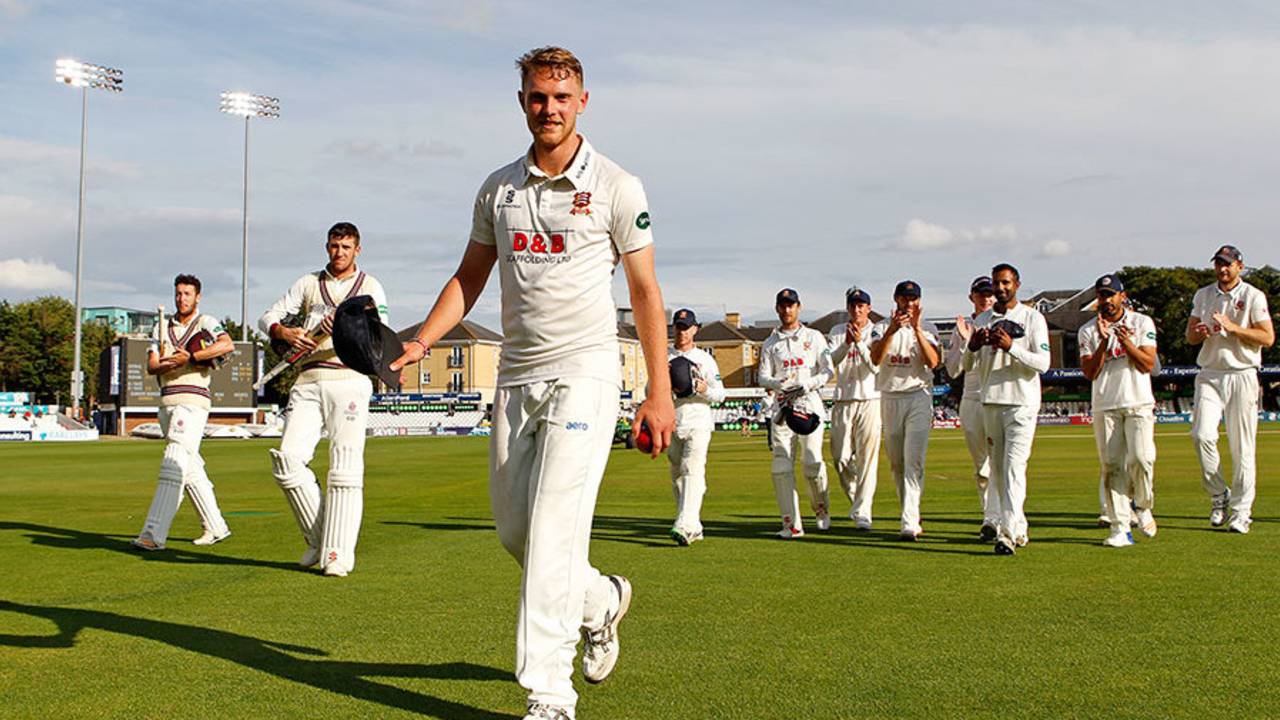 Jamie Porter leads Essex off after his match-winning 7 for 55&nbsp;&nbsp;&bull;&nbsp;&nbsp;Getty Images
