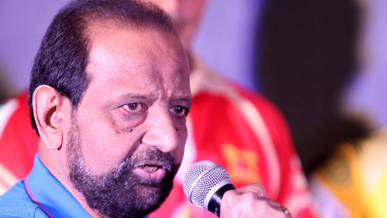 Gundappa Viswanath speaks at the Karnataka Premier League launch in Mysore, September 3, 2017