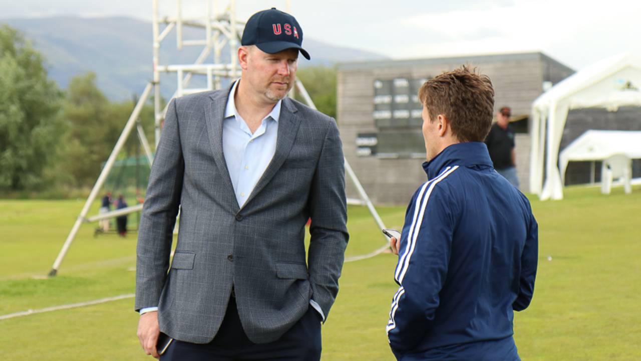 USA project manager Eric Parthen has a chat with USA high performance manager Tom Evans, Stirling, August 17, 2017