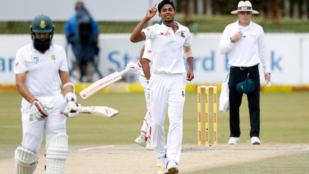 Mustafizur Rahman dismissed Hashim Amla from around the wicket, South Africa v Bangladesh, 1st Test, Potchefstroom, 4th day, October 1, 2017