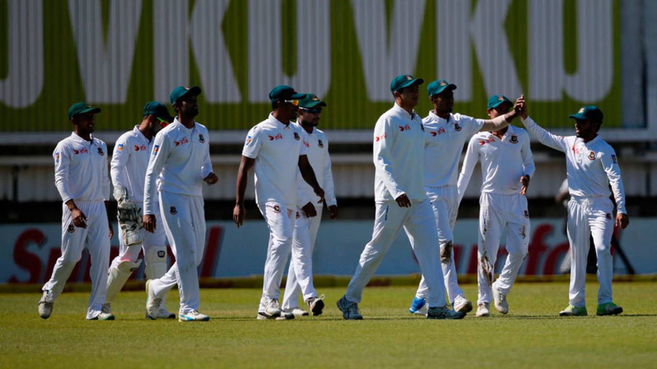 Bangladesh regroup after taking a wicket, South Africa v Bangladesh, 1st Test, Bloemfontein, 1st day, October 6, 2017