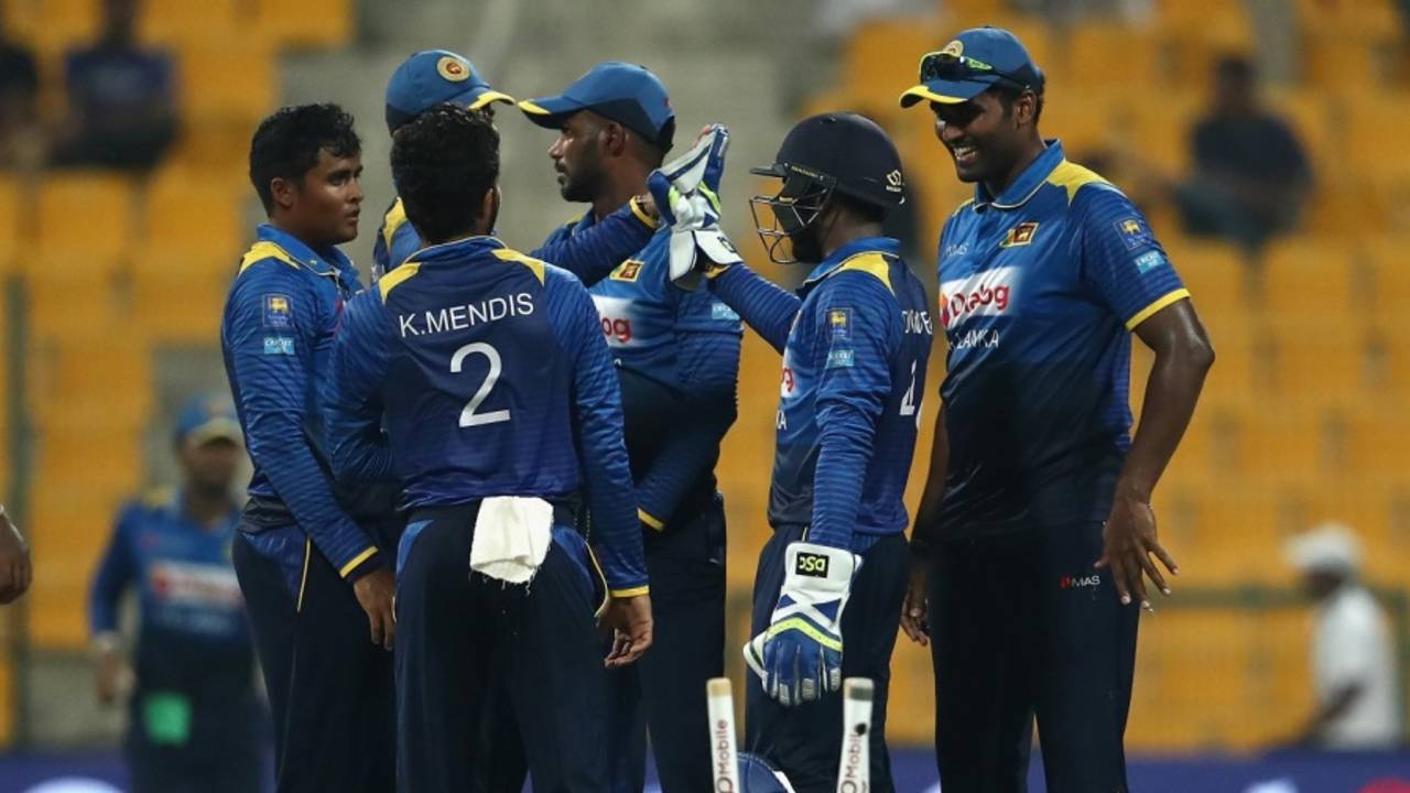 The Sri Lanka team gets together, Pakistan v Sri Lanka, 3rd ODI, Abu Dhabi, October 18, 2017