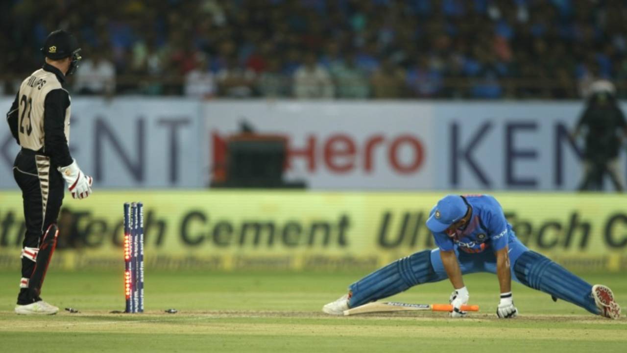 MS Dhoni stretches back into his crease, India v New Zealand, 2nd T20I, Rajkot, November 4, 2017