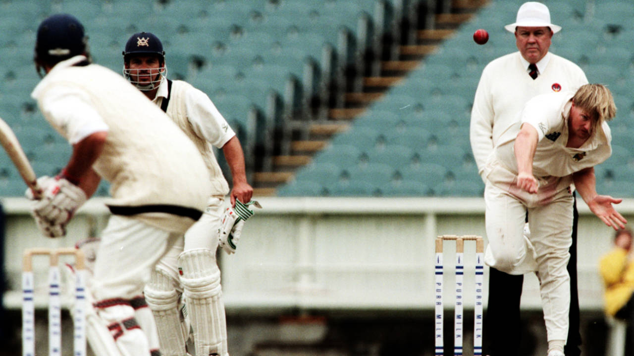 Brad Williams bowls, Victoria v Western Australia, Pura Cup, 4th day, March 18, 2001