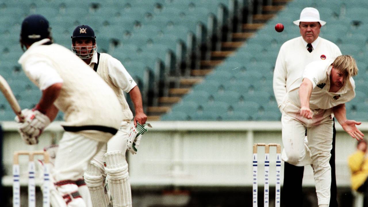Brad Williams bowls, Victoria v Western Australia, Pura Cup, 4th day, March 18, 2001