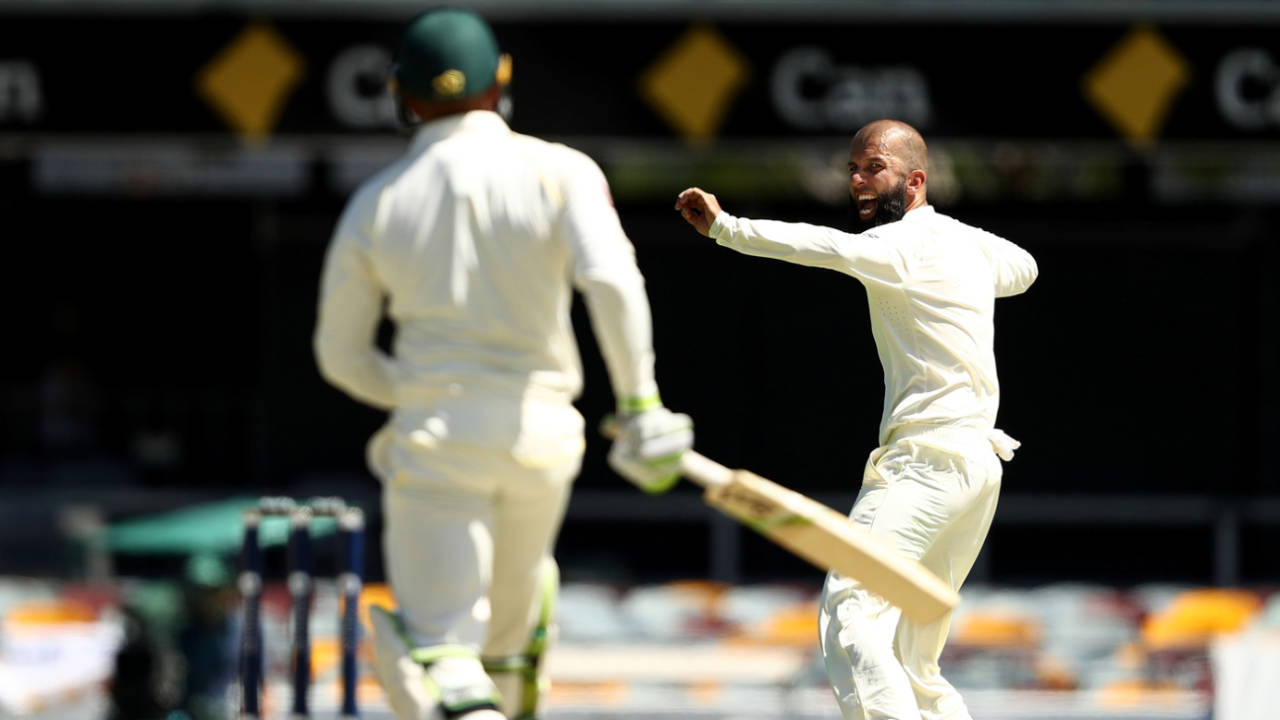 Moeen Ali rejoices after taking the wicket of Usman Khawaja&nbsp;&nbsp;&bull;&nbsp;&nbsp;Getty Images