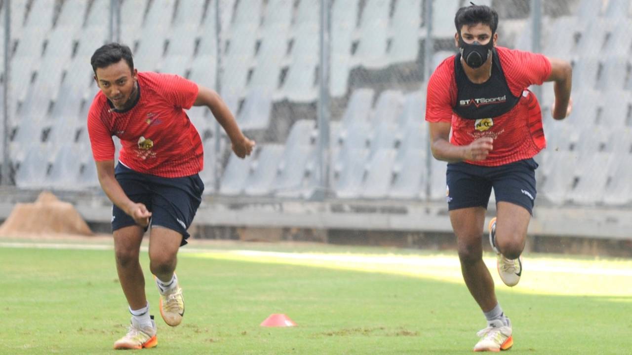 Prithvi Shaw and Shreyas Iyer practice ahead of their match against Tripura, Mumbai, November 24, 2017
