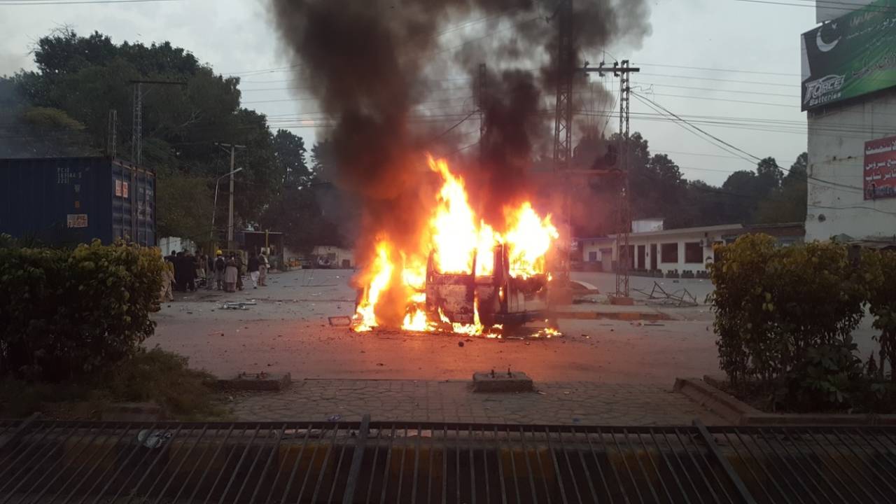 Protesters in Rawalpindi set a car alight, Rawalpindi, November 25, 2017