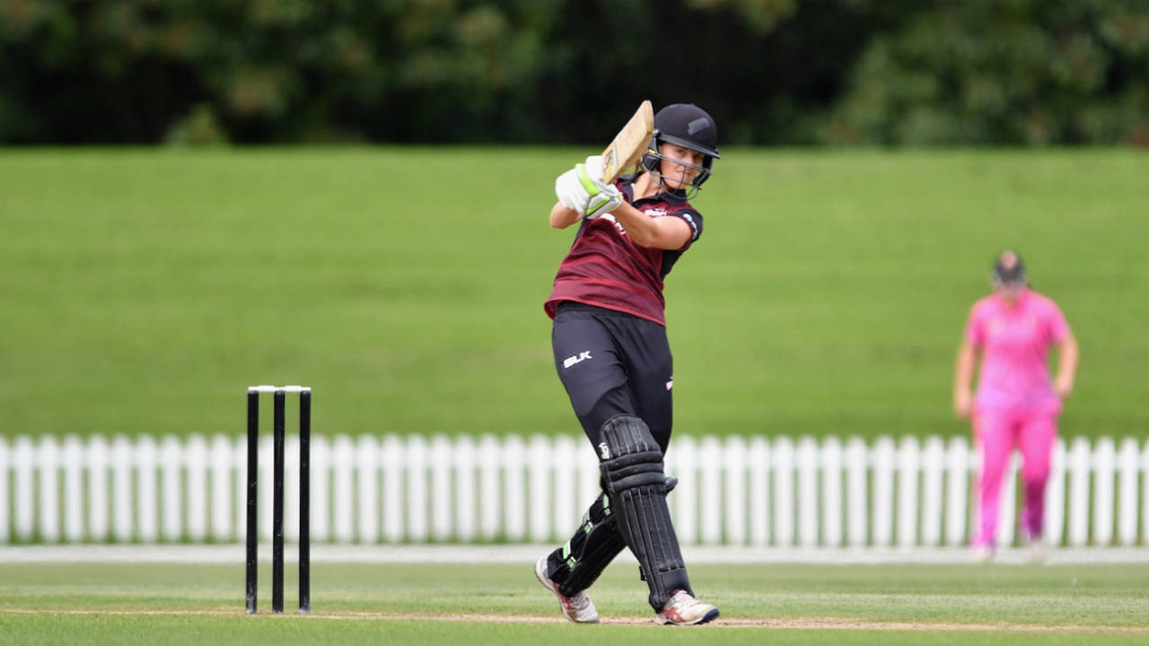 Amy Satterthwaite pulls stylishly, Canterbury v Northern Districts, New Zealand Women's One Day Competition, Christchurch, November 25, 2017