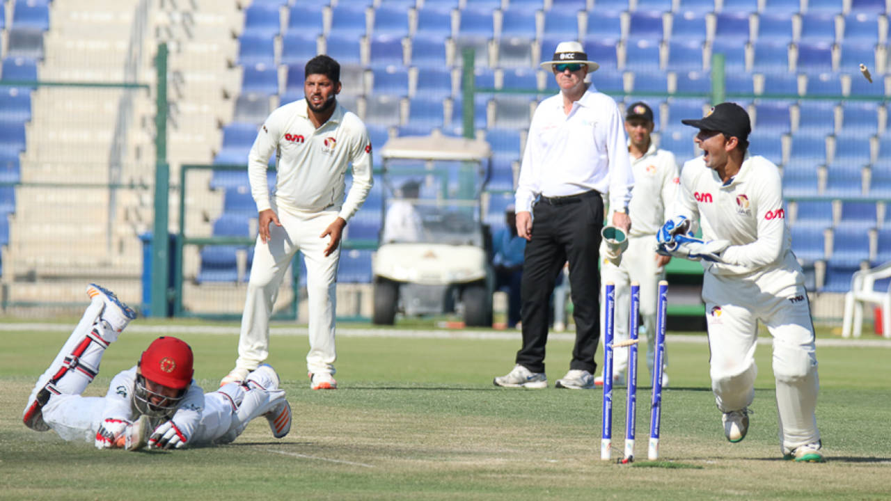 Afsar Zazai dives to make his ground in search of quick runs before Afghanistan's declaration, UAE v Afghanistan, 2015-17 Intercontinental Cup, 2nd day, Abu Dhabi, November 30, 2017