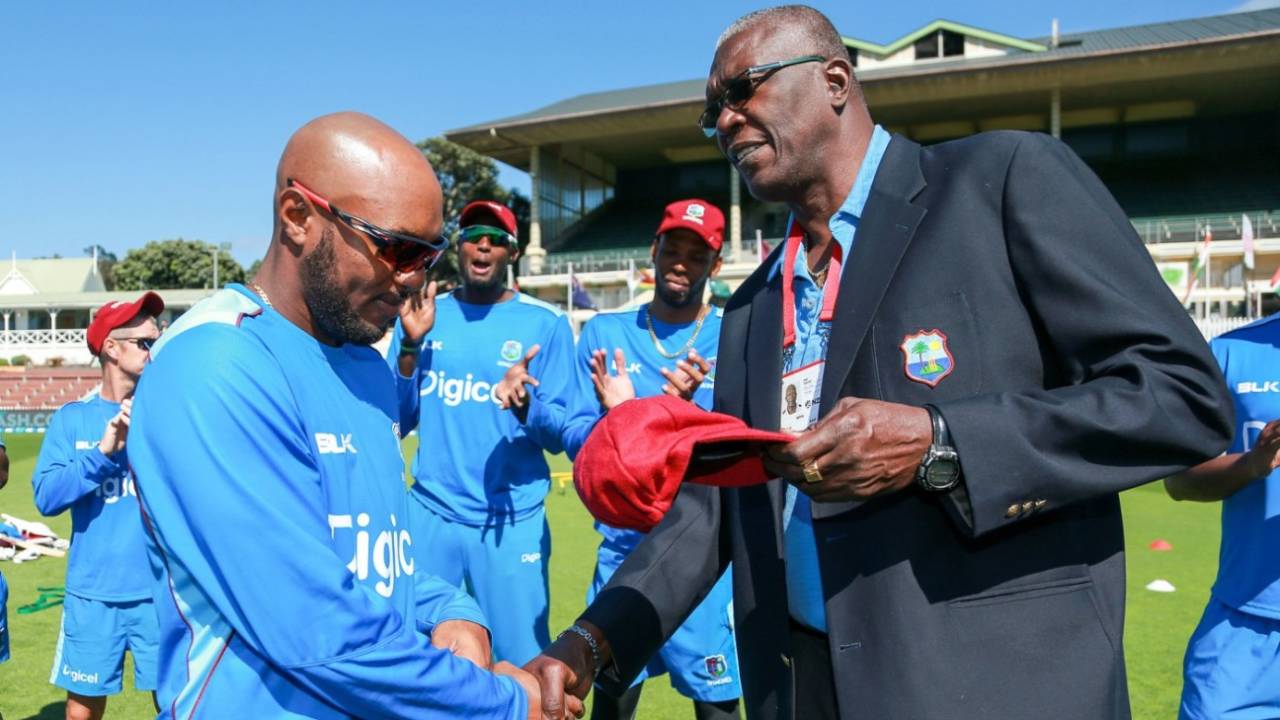 Joel Garner presents Sunil Ambris with his Test cap, New Zealand v West Indies, 1st Test, Wellington, 1st day, December 1, 2017