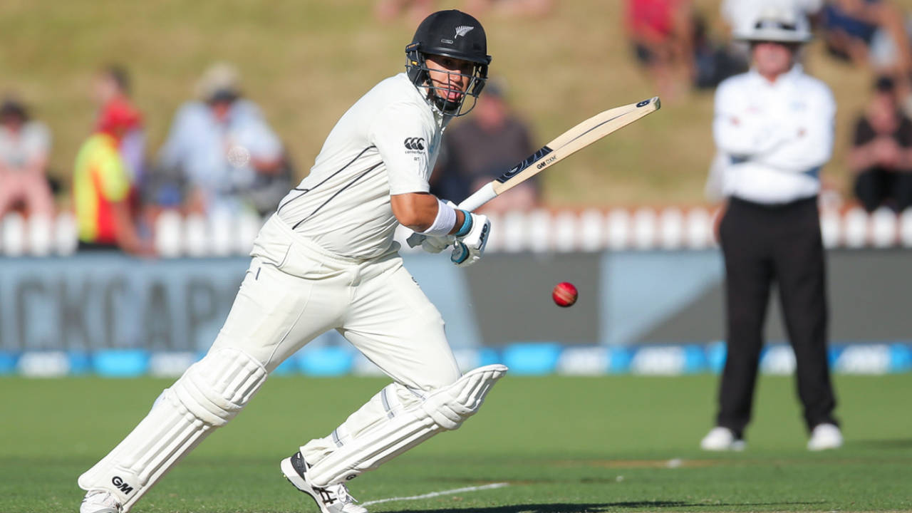Ross Taylor sets off for a run, New Zealand v West Indies, 1st Test, Wellington, 1st day, December 1, 2017