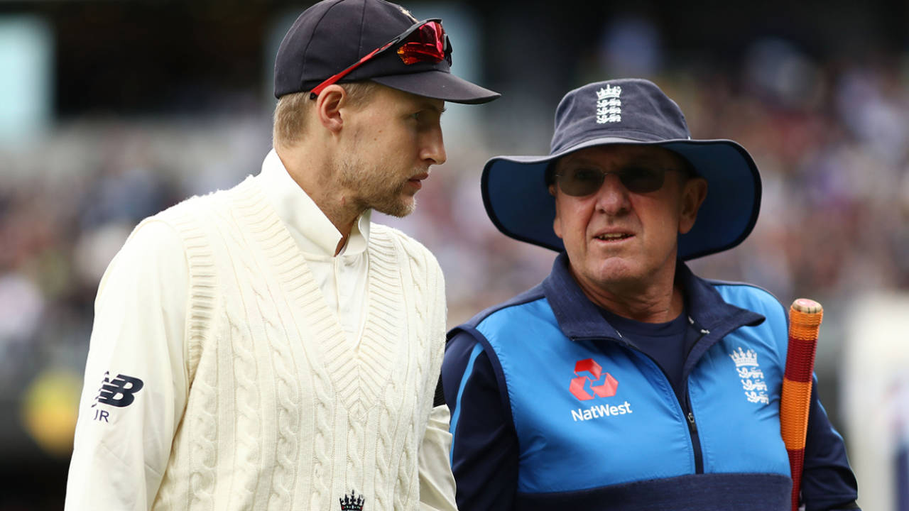Joe Root and Trevor Bayliss have a word before play begins, Australia v England, 2nd Test, The Ashes 2017-18, 1st day, Adelaide, December 2, 2017
