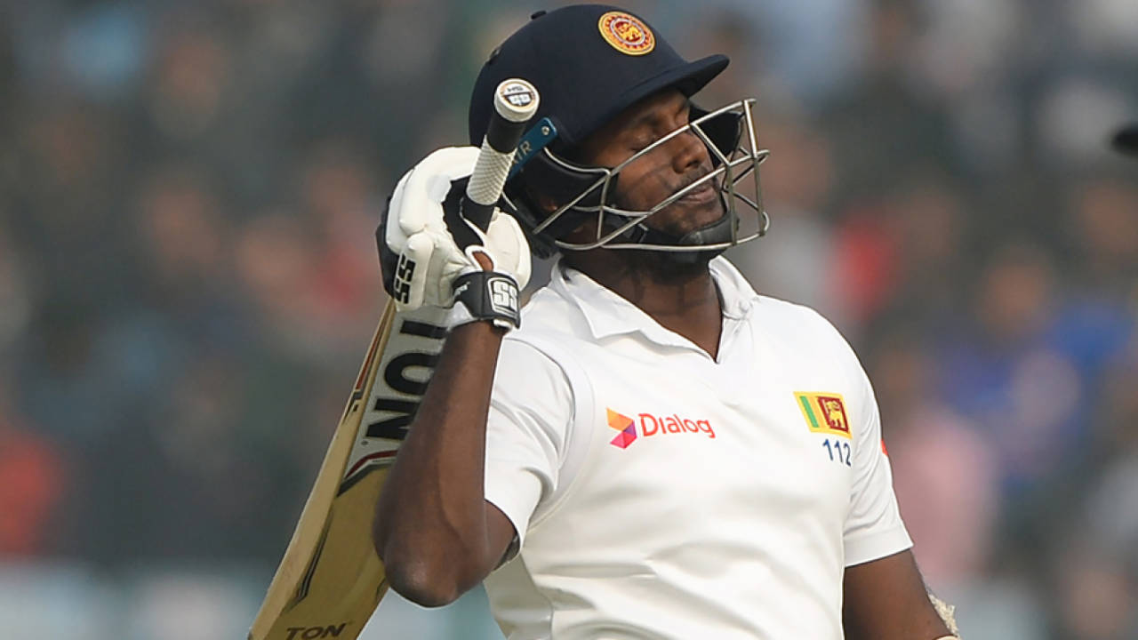Angelo Mathews celebrates his eighth Test hundred, India v Sri Lanka, 3rd Test, Delhi, 3rd day, December 4, 2017