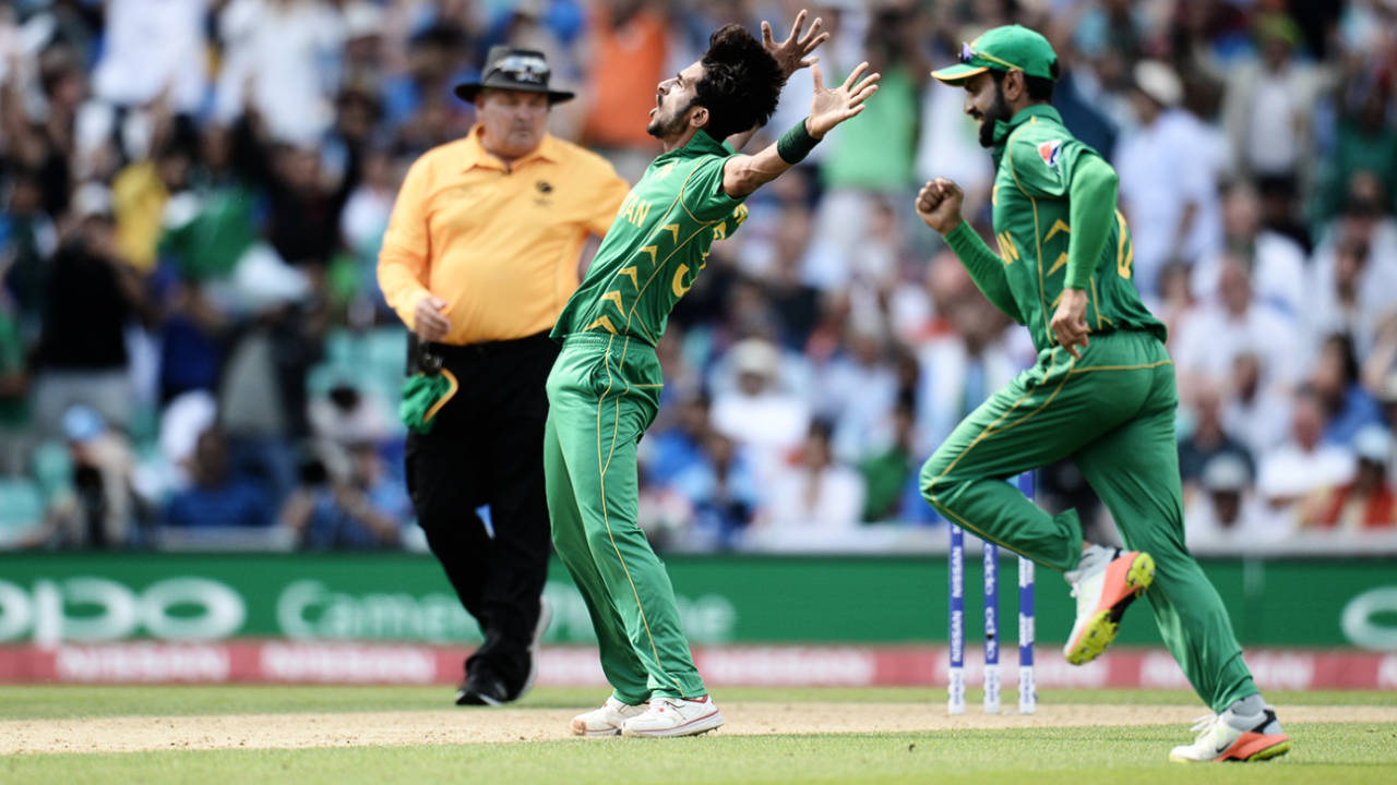 Hasan Ali takes a lap of honour, India v Pakistan, Champions Trophy, final, The Oval, London, June 18, 2017