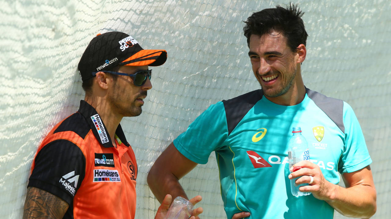 Mitchell Johnson has a chat with Mitchell Starc during a nets session at the WACA&nbsp;&nbsp;&bull;&nbsp;&nbsp;Getty Images