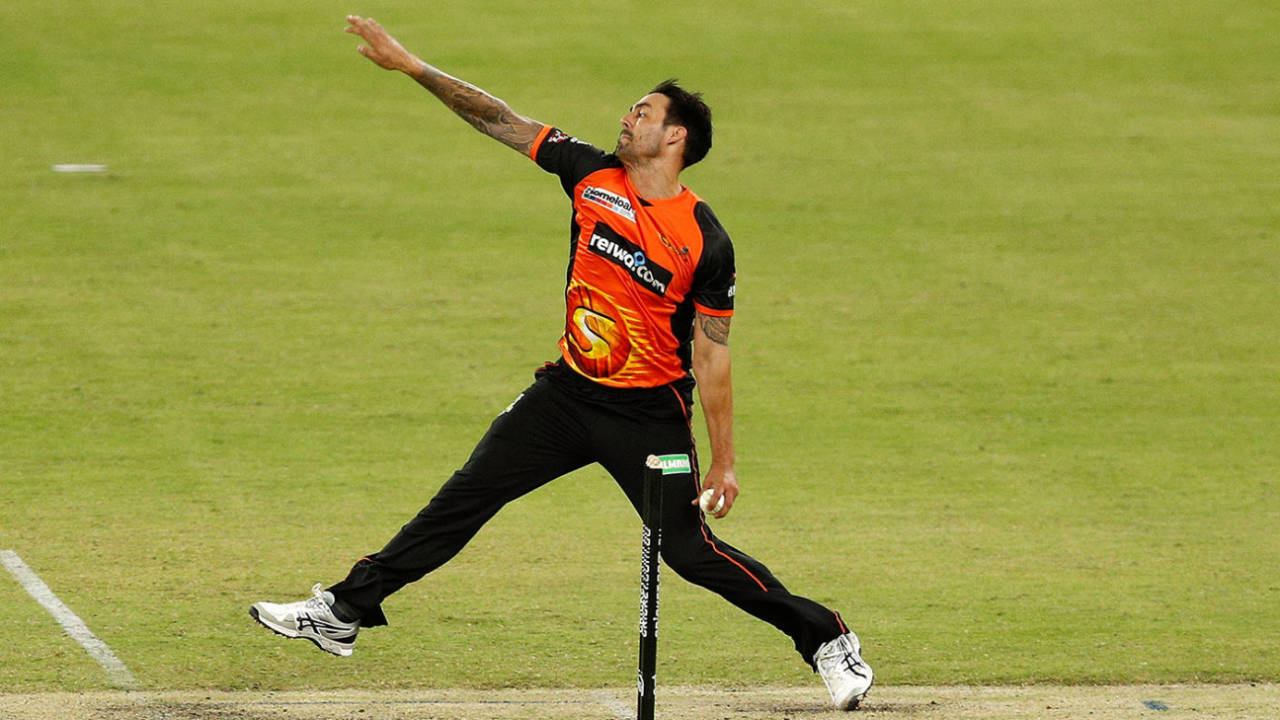 Mitchell Johnson limbers up for the BBL, Perth Scorchers v England Lions, Perth, December 13, 2017