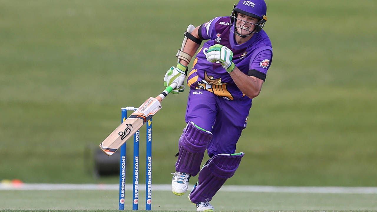 Nick Kwant sets off on a run, Otago v Canterbury, Super Smash 2017-18, Alexandra, December 26, 2017