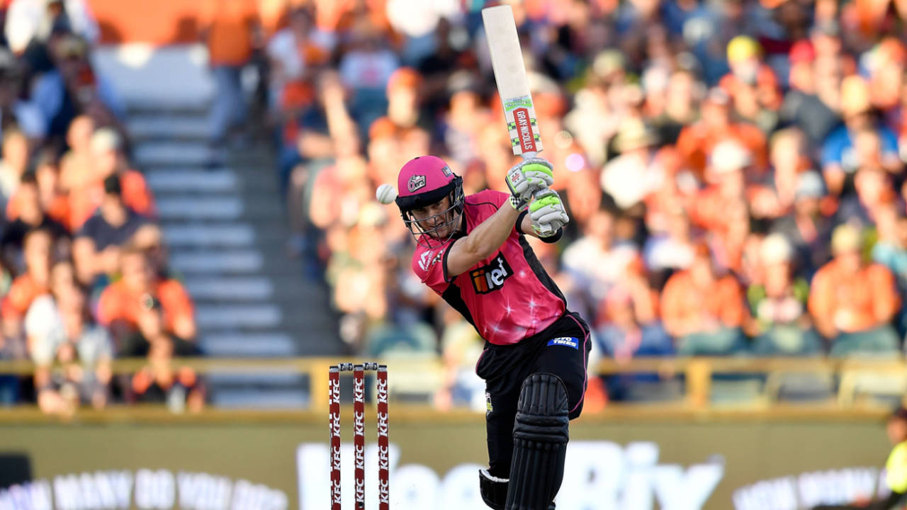 Peter Nevill drives one through the covers, Sydney Sixers v Perth Scorchers, BBL 2017-18, Perth, January 1, 2018