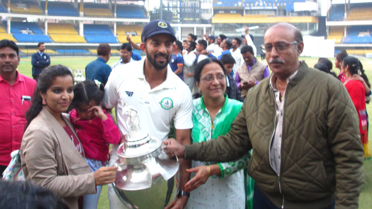 Faiz Fazal's family gets a feel of the trophy after Vidarbha's victory, Delhi v Vidarbha, Ranji Trophy final, Indore, 4th day, January 1, 2018