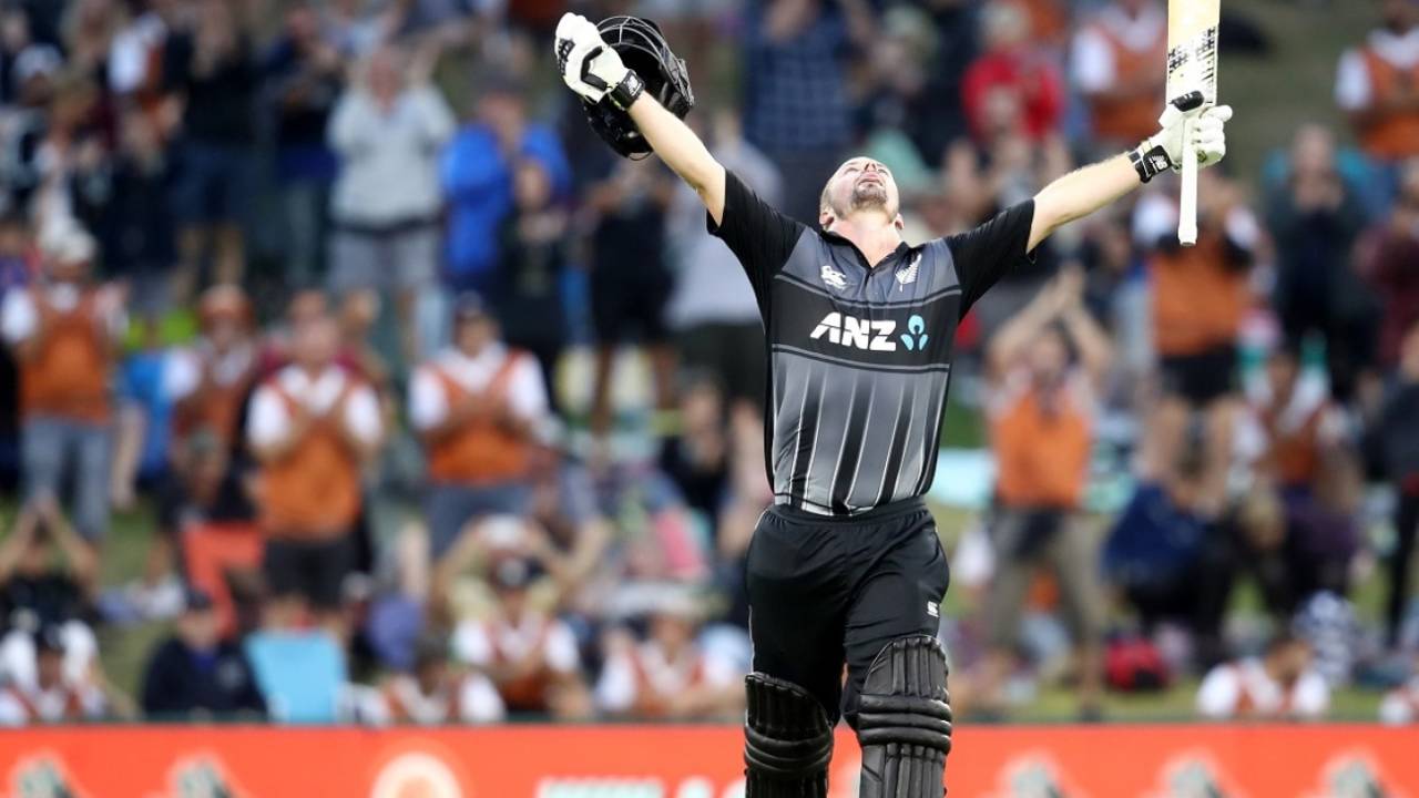 Colin Munro soaks in his third T20I hundred, New Zealand v West Indies, 3rd T20I, Mount Maunganui