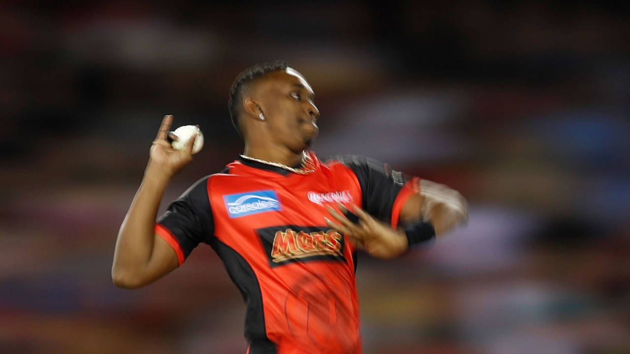 Dwayne Bravo charges in to bowl&nbsp;&nbsp;&bull;&nbsp;&nbsp;Getty Images