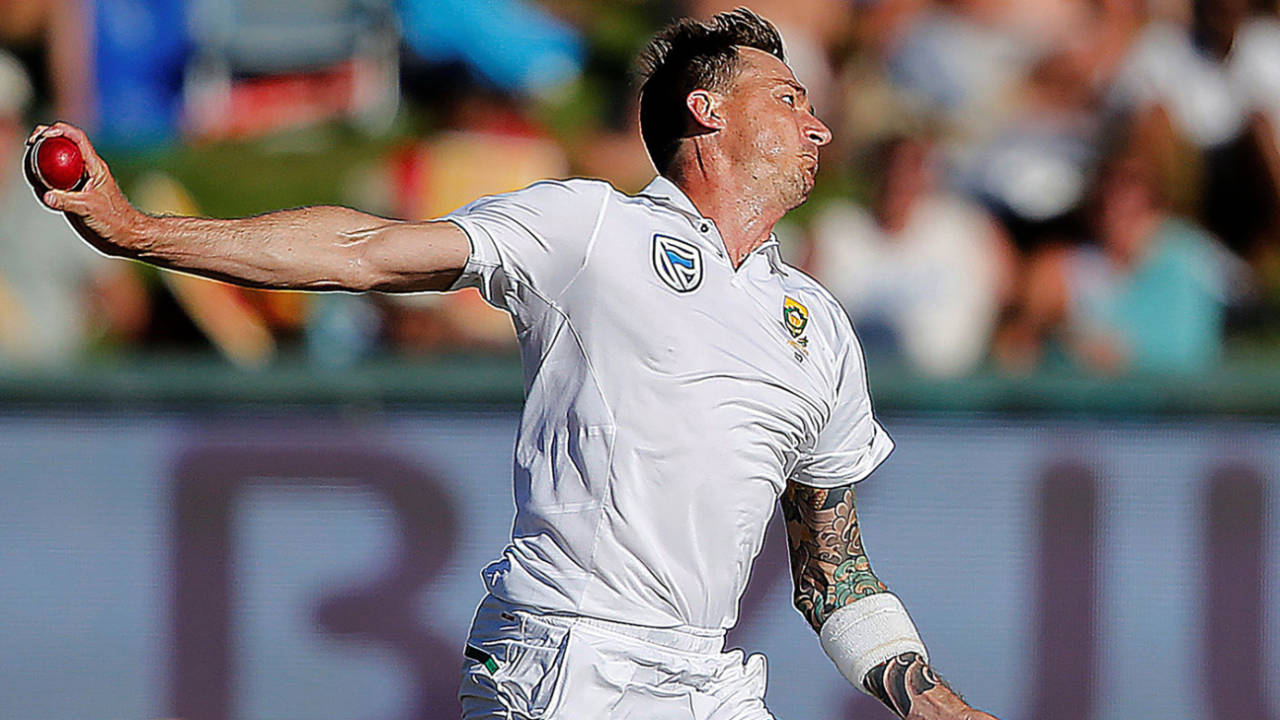 Dale Steyn gets into his delivery stride, South Africa v India, 1st Test, Cape Town, 1st day, January 5, 2017
