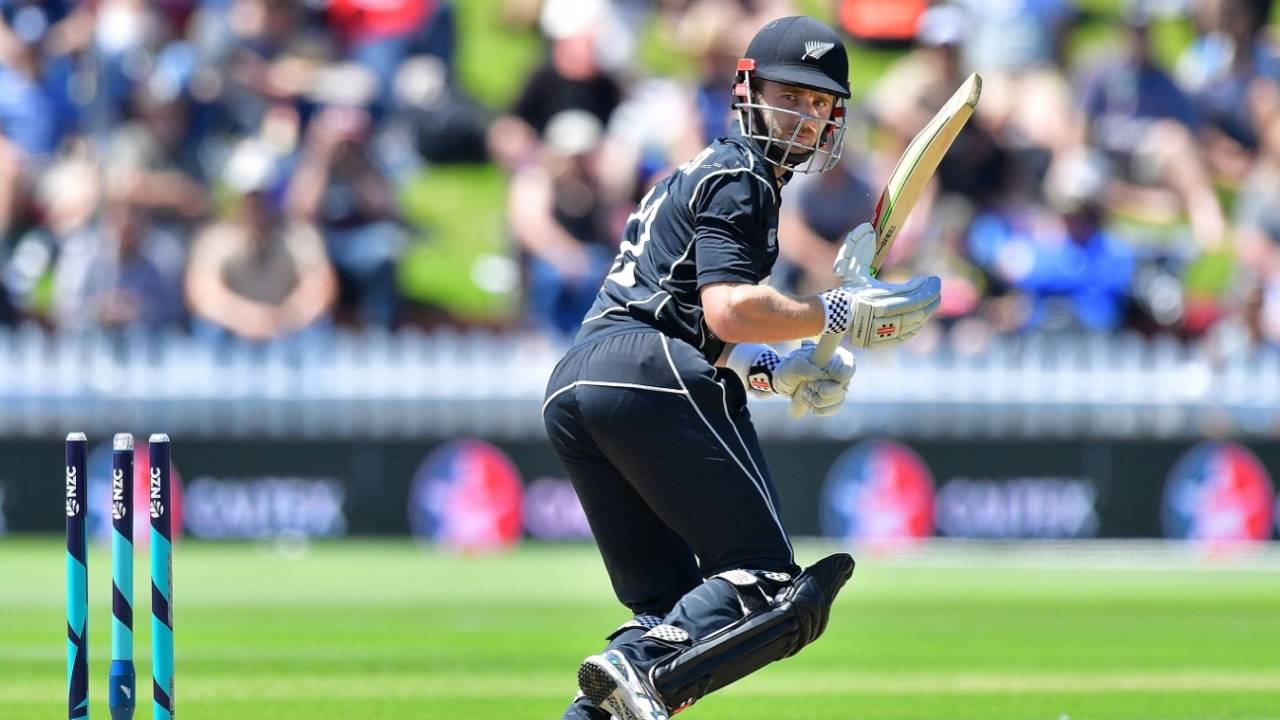 Kane Williamson chops one down to third man, New Zealand v Pakistan, 1st ODI, Wellington, January 6, 2018