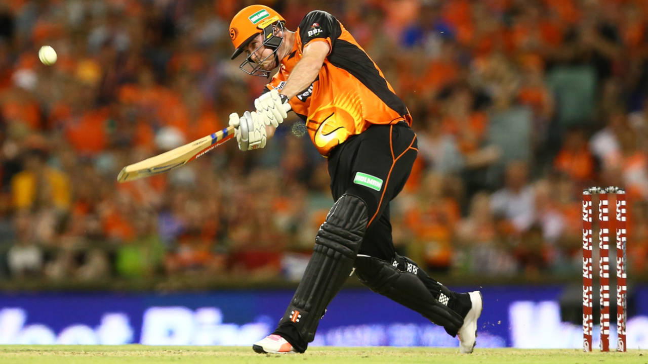 Ashton Turner bunts one away en route to his rapid fifty, Melbourne Renegades v Perth Scorchers, BBL 2017-18, Perth, January 8, 2018 