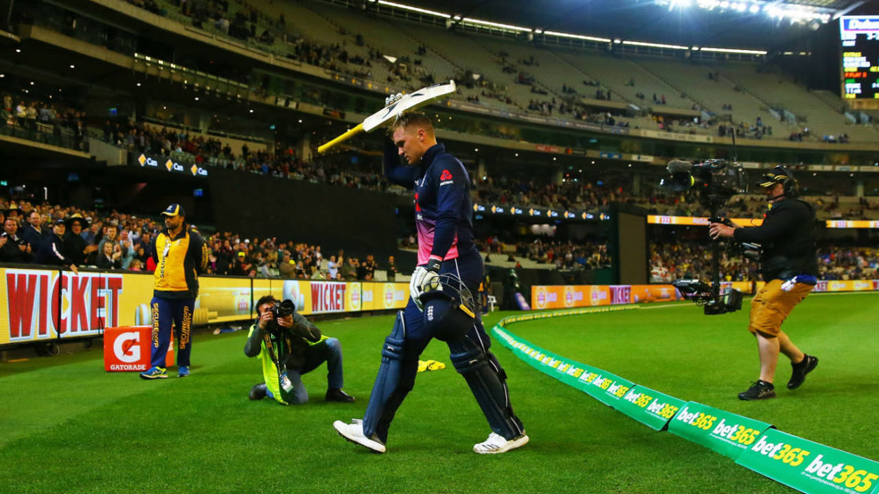 Jason Roy walks off having made the highest ODI score at the MCG&nbsp;&nbsp;&bull;&nbsp;&nbsp;Getty Images