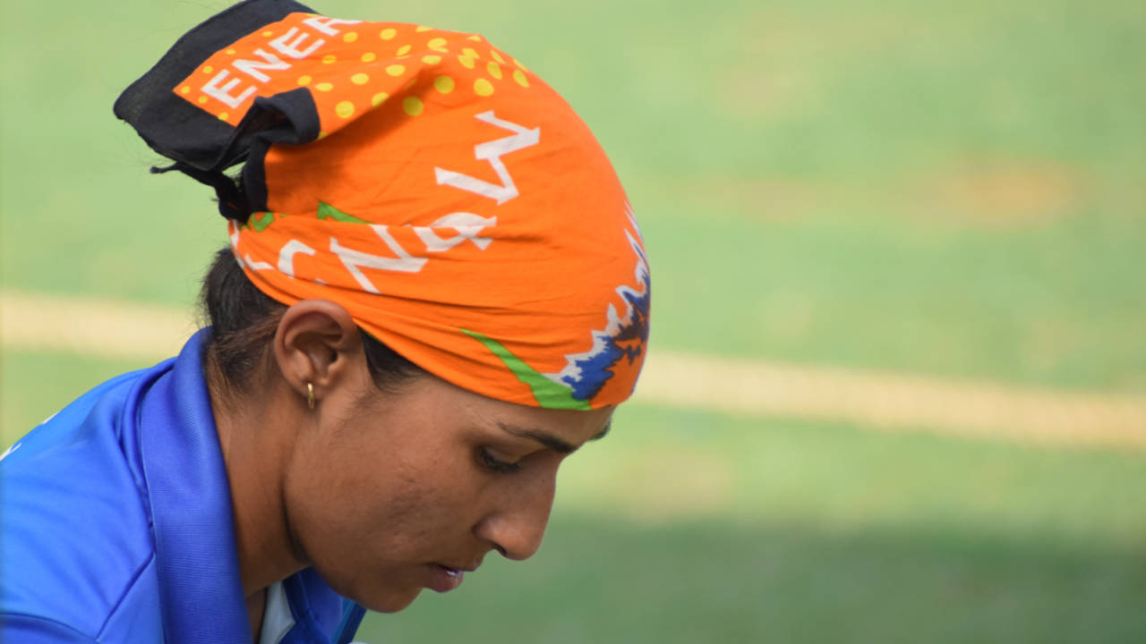 Neha Tanwar spends some time by herself before going in to bat, Delhi v Hyderabad, Senior Women's T20 League 2018, Mumbai