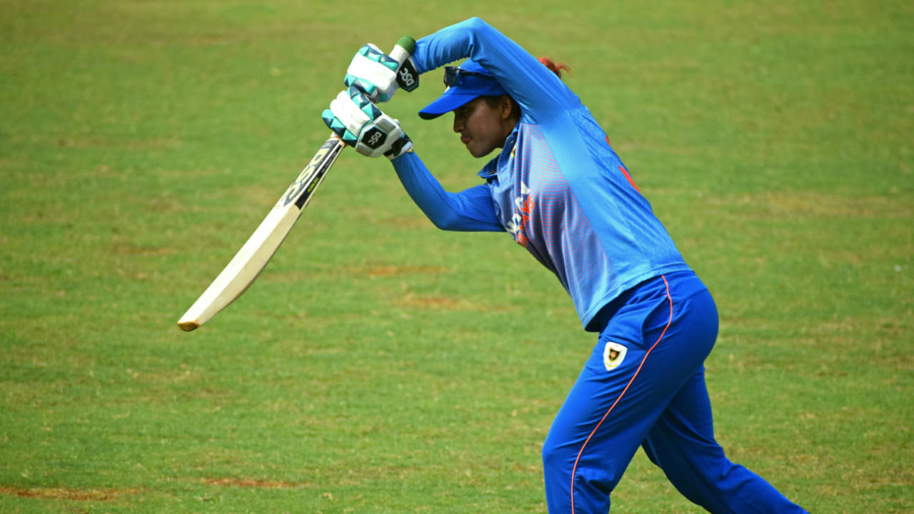 Mona Meshram goes into the figure 9-shape while taking throwdowns during warm-up, Railways v Maharashtra, Senior Women's T20 League 2018, Mumbai