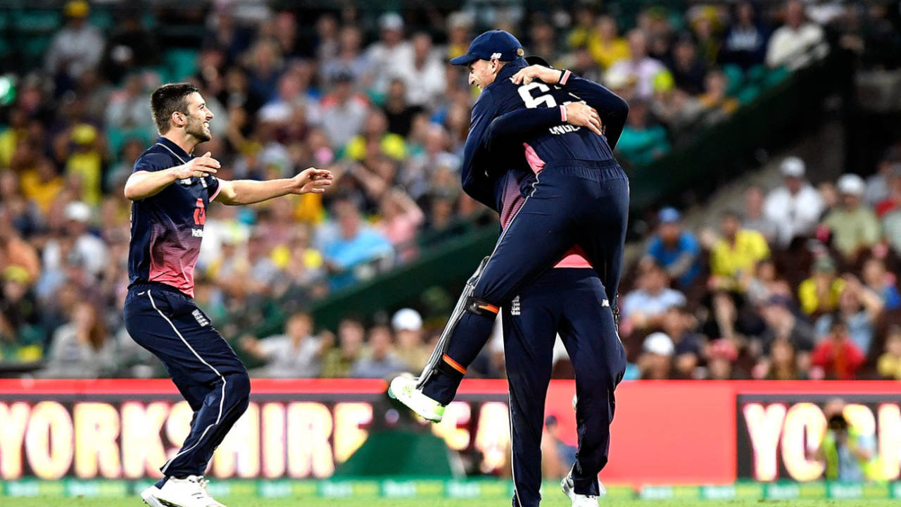 England celebrate Jos Buttler's catch to remove Steven Smith, Australia v England, 3rd ODI, Sydney, January 21, 2018