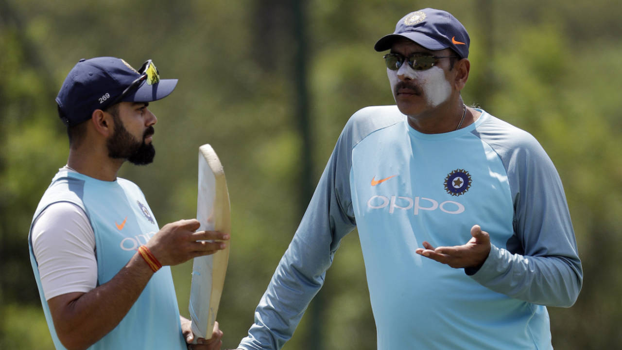 Virat Kohli and Ravi Shastri have a chat, Johannesburg, January 23, 2018