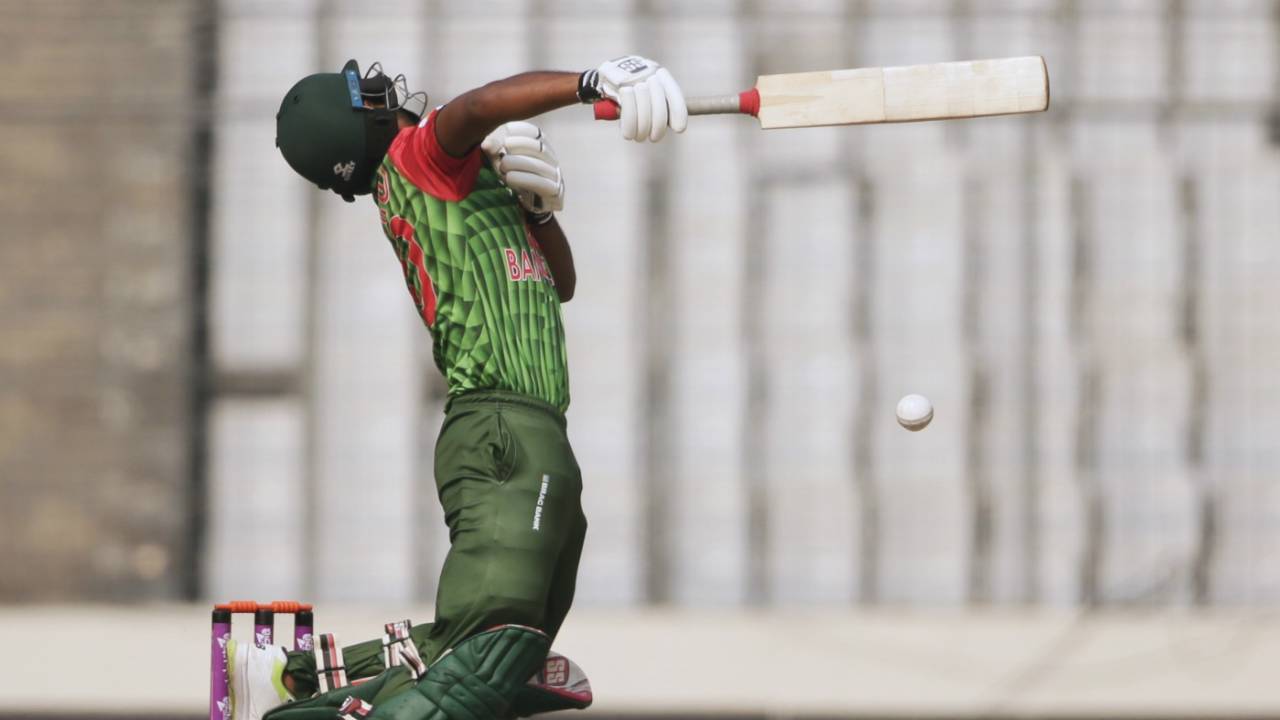 Abul Hasan was peppered with short balls, Bangladesh v Sri Lanka, tri-series, Dhaka, January 25, 2018