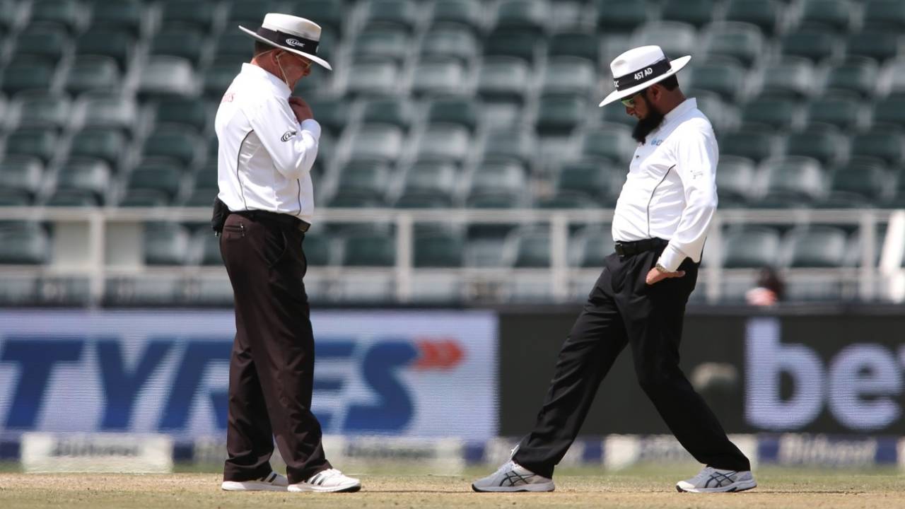 Umpires Ian Gould and Aleem Dar inspect the Wanderers pitch, South Africa v India, 3rd Test, Johannesburg, 3rd day, January 26, 2018