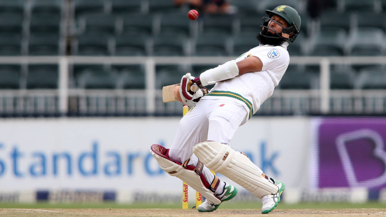 Hashim Amla takes evasive action against a bouncer, South Africa v India, 3rd Test, Johannesburg, 4th day, January 27, 2018